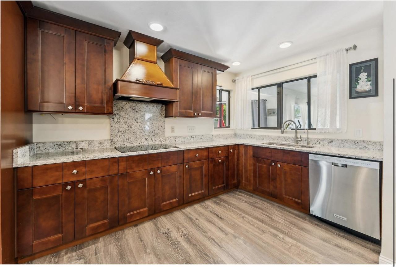 Westlawn Pl - Photo 7 of 11