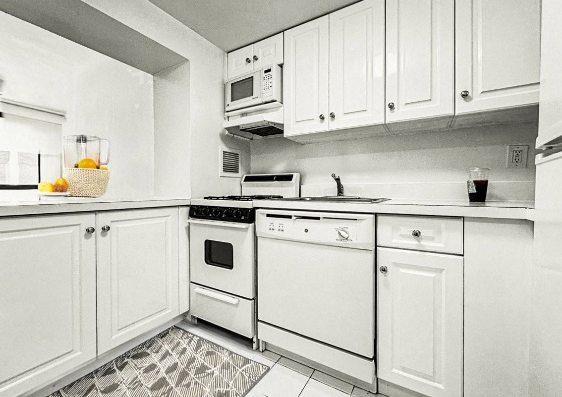 13 Astor Pl #4FF - Photo 4 of 5