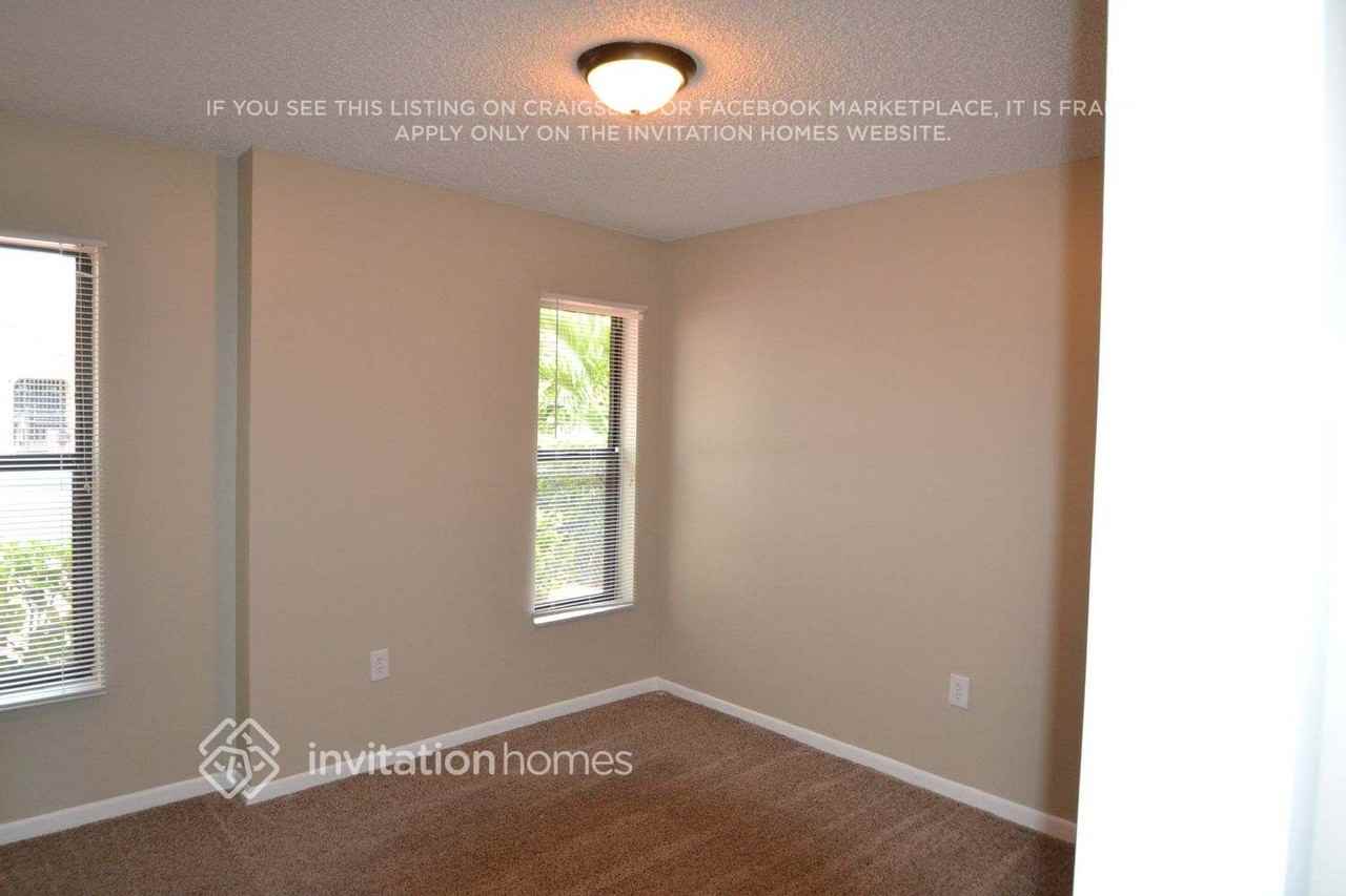 10215 Nw 126th St - Photo 6 of 14
