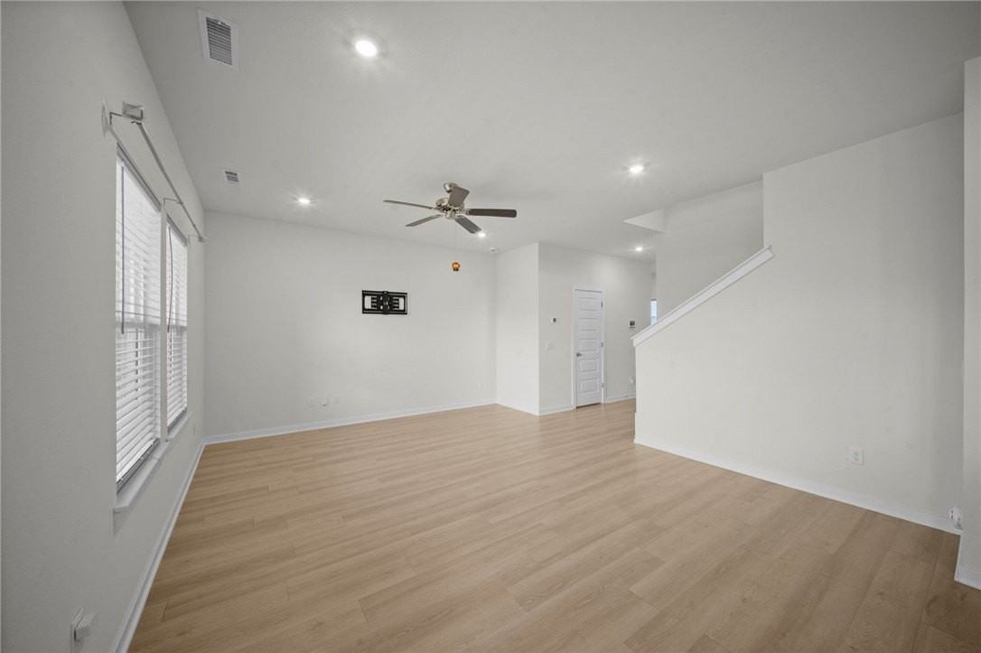 3844 Pinecrest St - Photo 3 of 29
