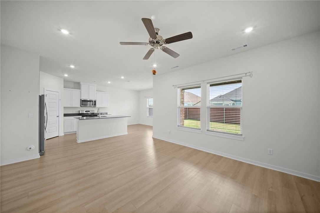 3844 Pinecrest St - Photo 4 of 29