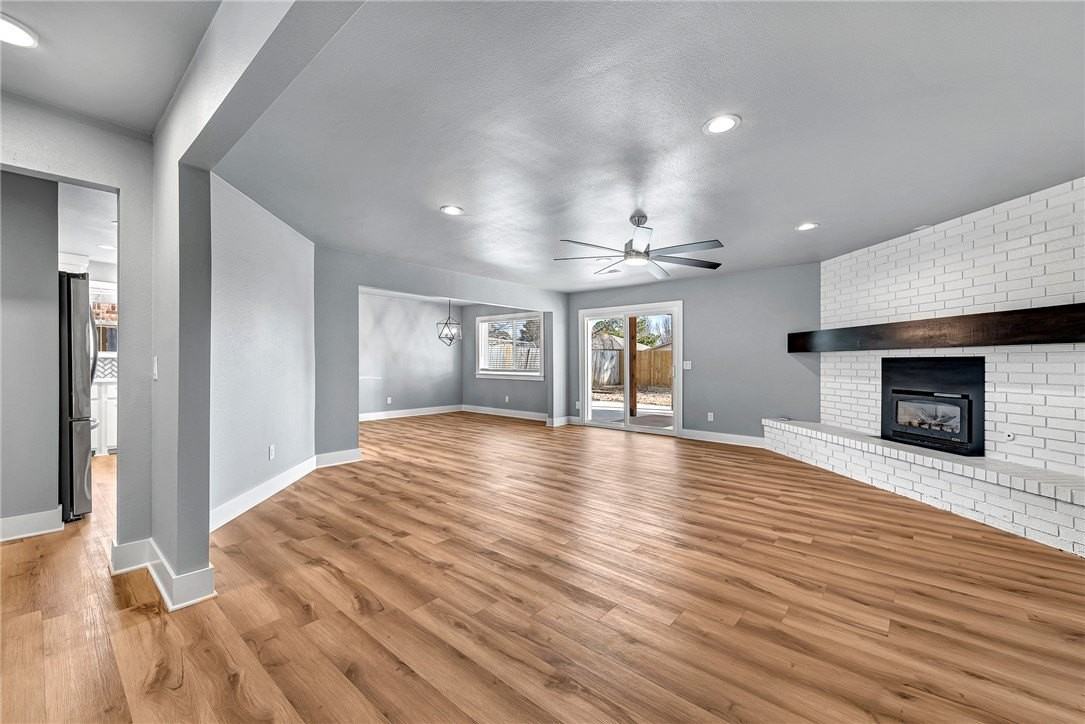 1605 Se S St - Photo 4 of 33