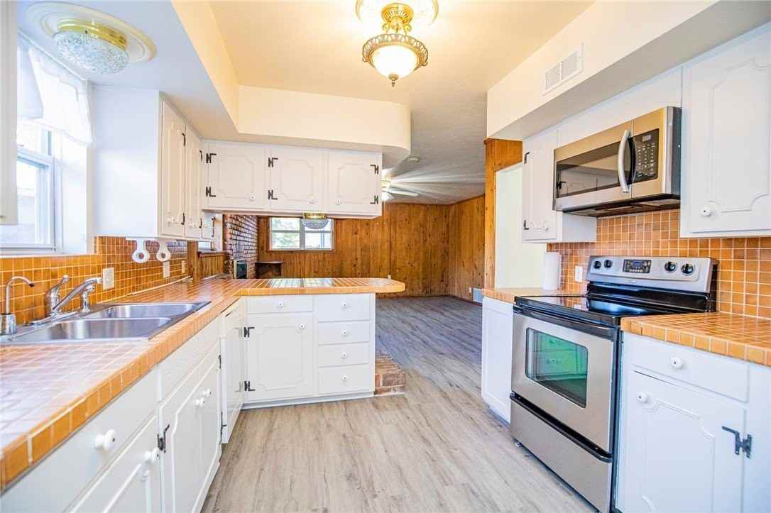 1101 Cheyenne Trl - Photo 2 of 18