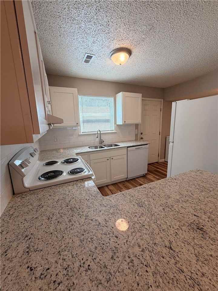 506 N Betty Jo Dr - Photo 6 of 17