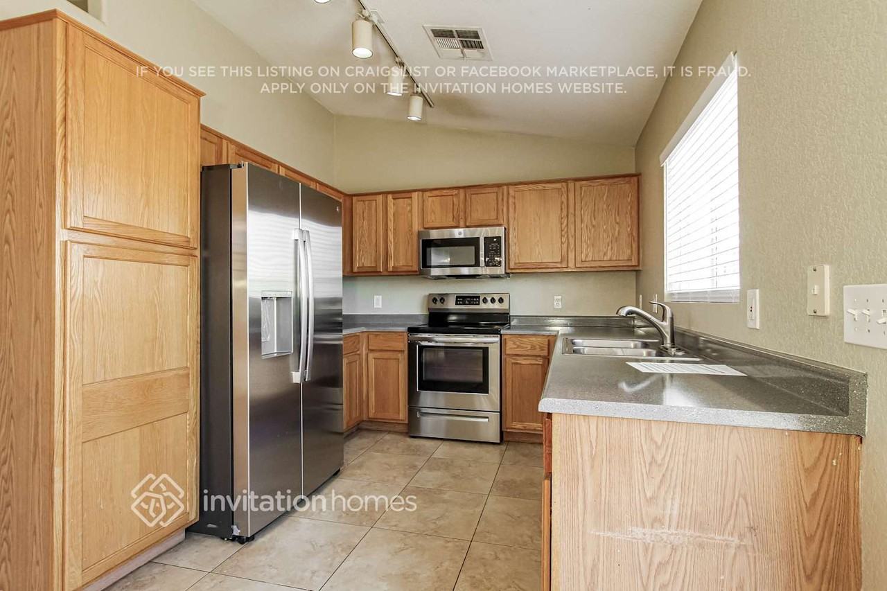 10436 W Granada Rd - Photo 7 of 17
