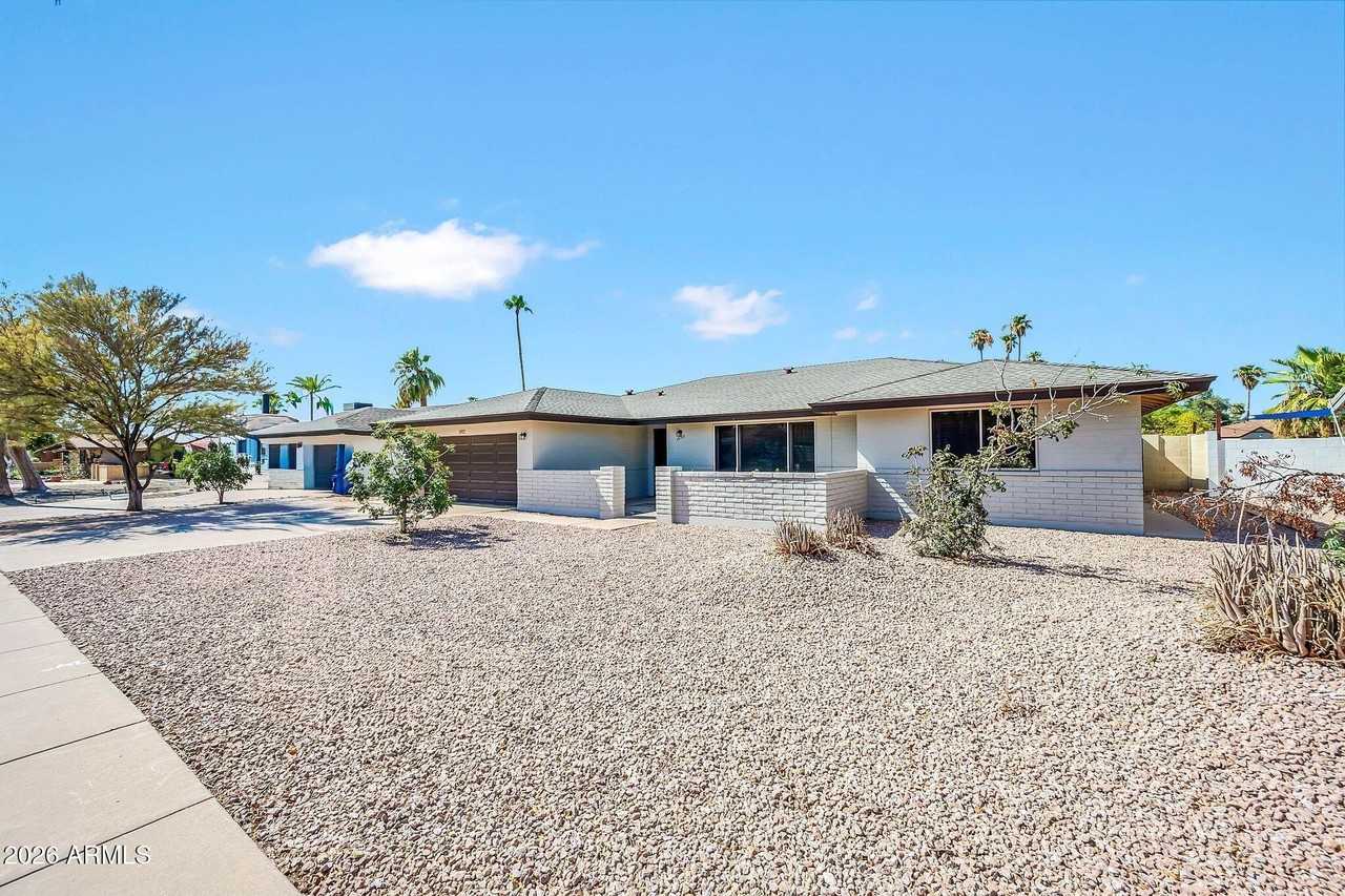 1922 E Laguna Dr - Photo 3 of 47