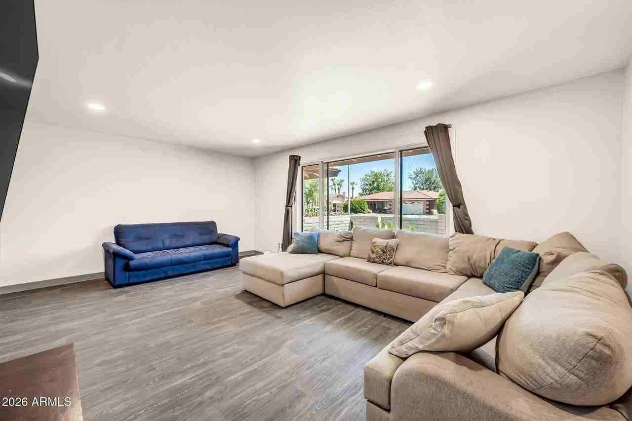 1922 E Laguna Dr - Photo 7 of 47