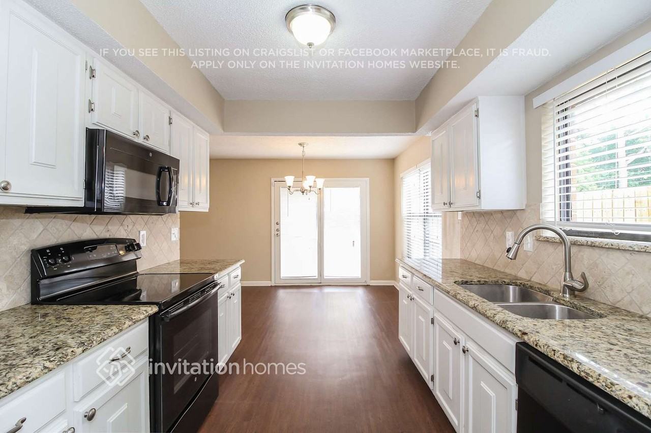3718 Twin Oaks Ct - Photo 4 of 13