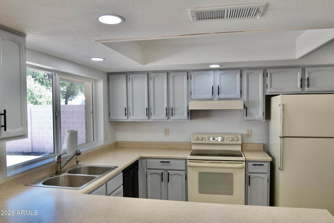 16801 N 45th Pl - Photo 3 of 50