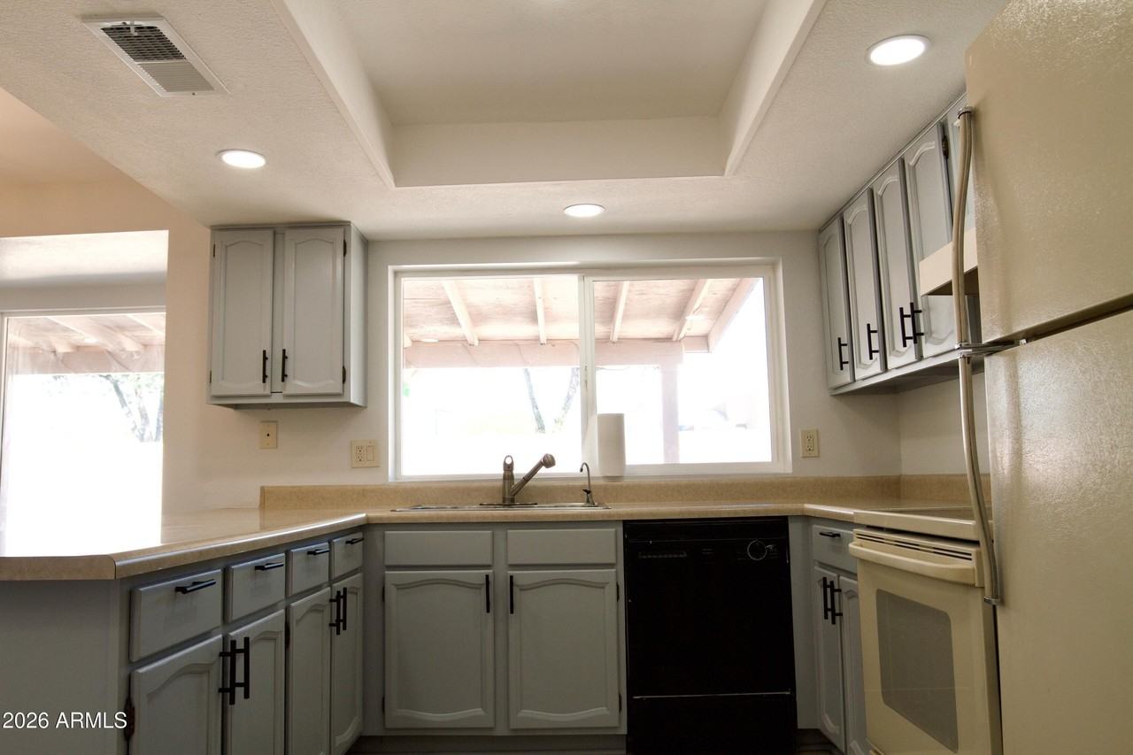 16801 N 45th Pl - Photo 6 of 50