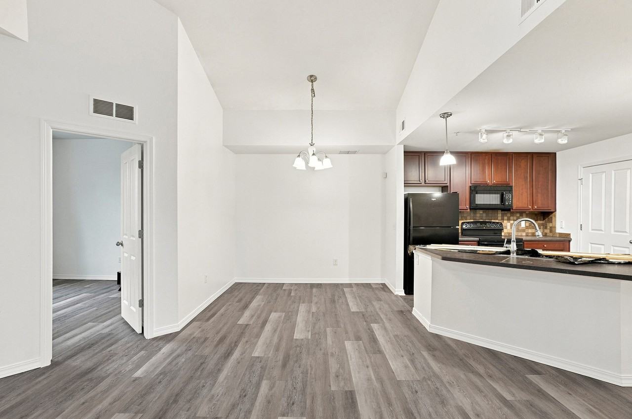 804 Summer Hawk Dr #5201 - Photo 5 of 21