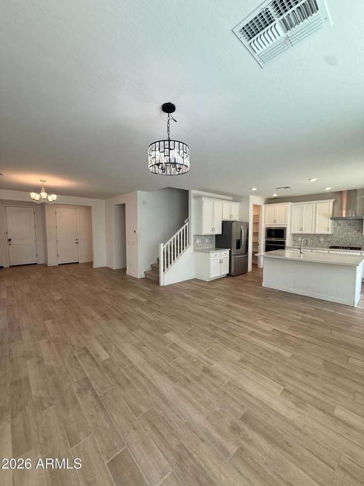 5731 S Labelle - Photo 3 of 16