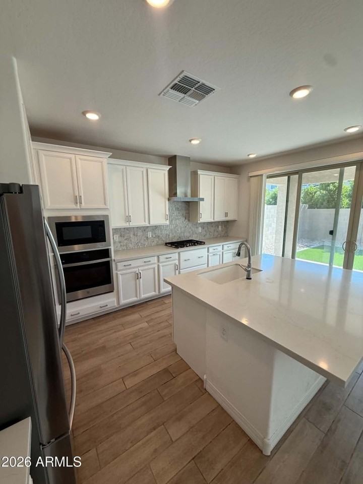 5731 S Labelle - Photo 6 of 16