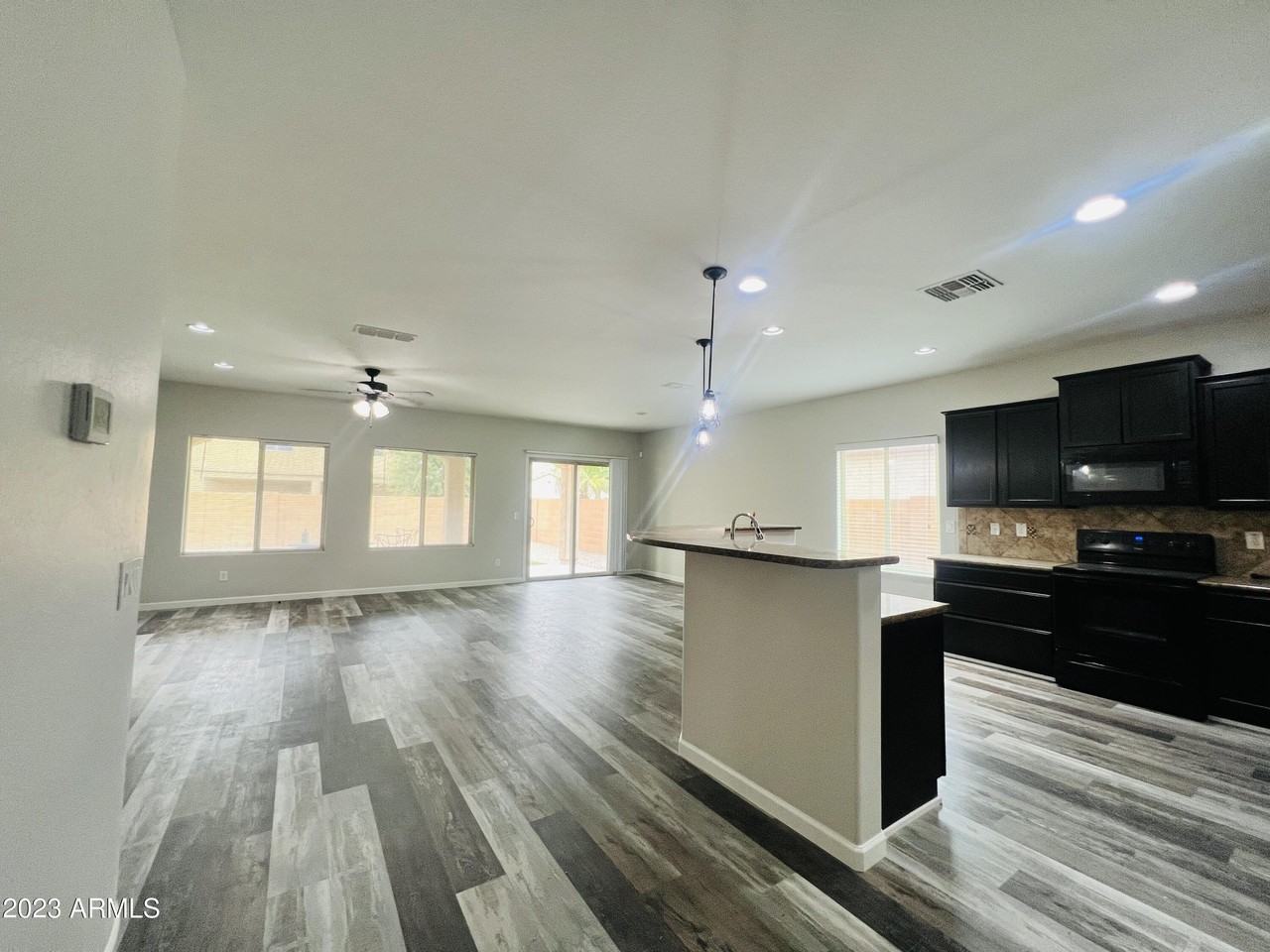 25972 W Burnett Rd - Photo 3 of 21