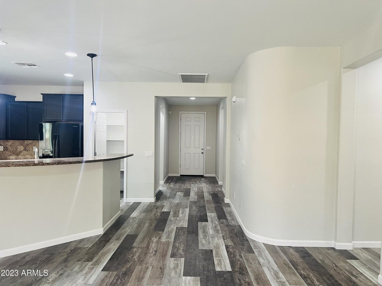 25972 W Burnett Rd - Photo 4 of 21