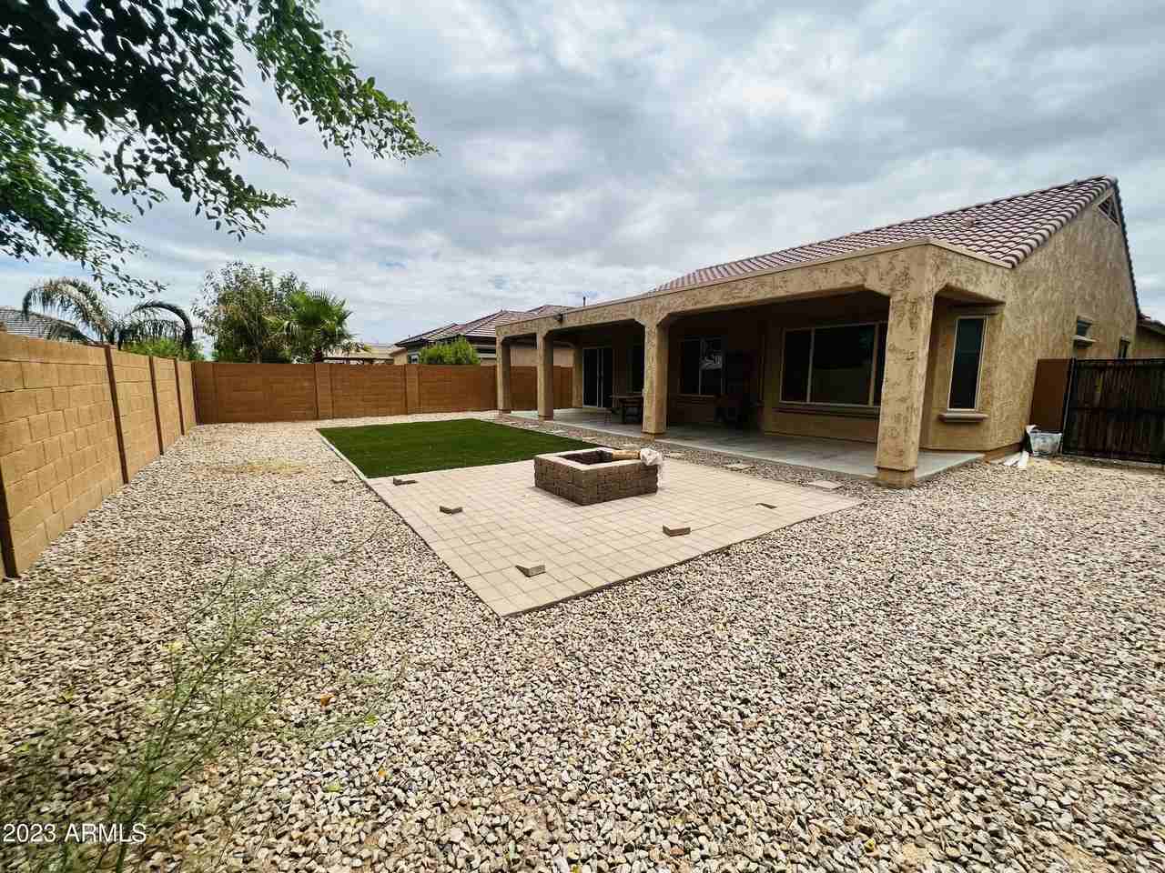 25972 W Burnett Rd - Photo 5 of 21