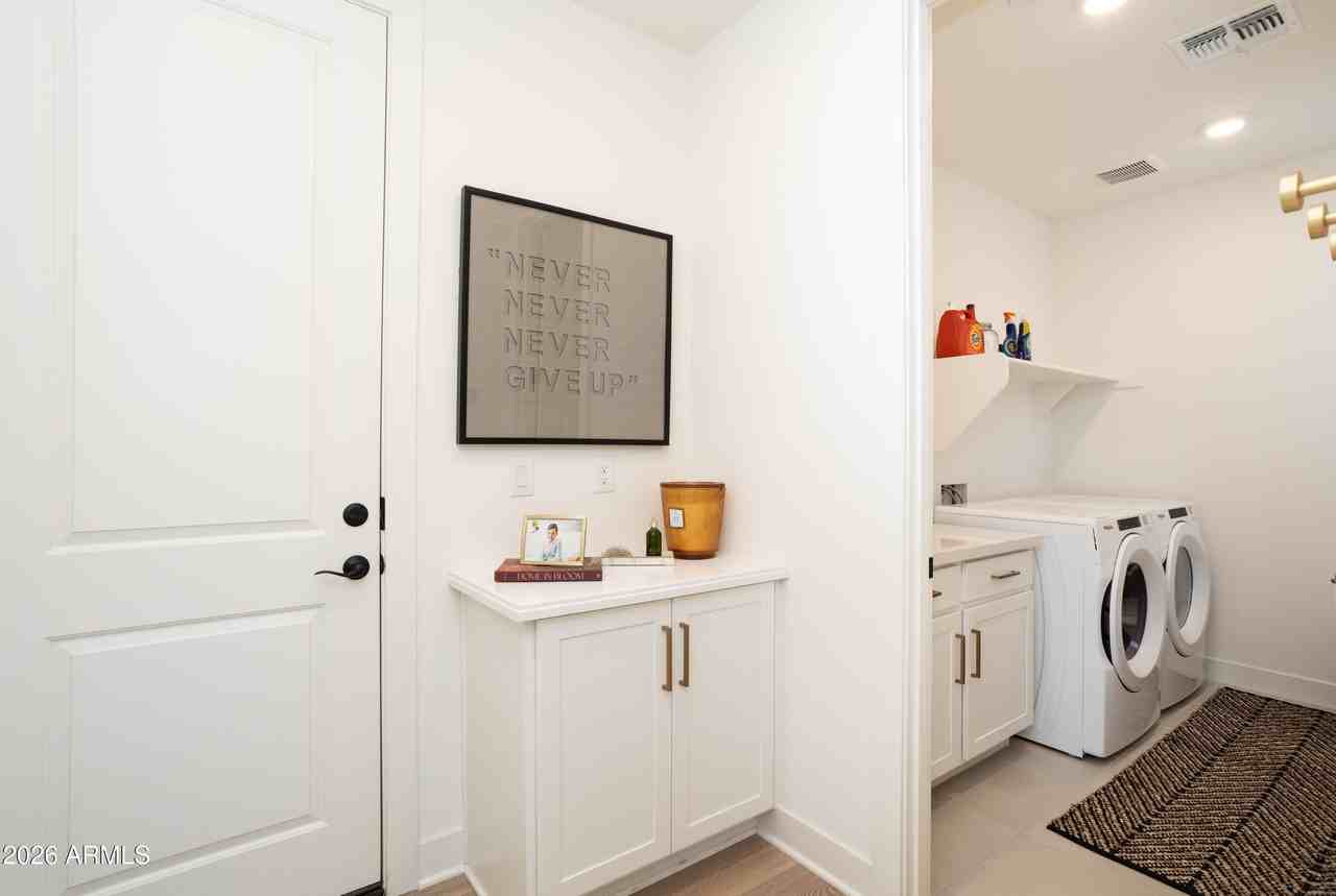 2121 W Sonoran Desert Dr #8