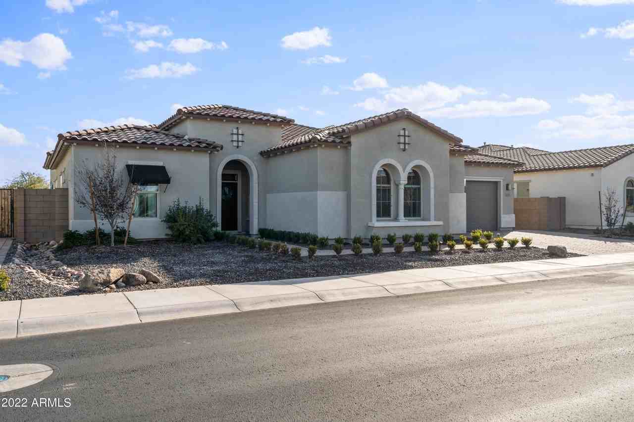 4061 S Emerald Dr - Photo 5 of 38