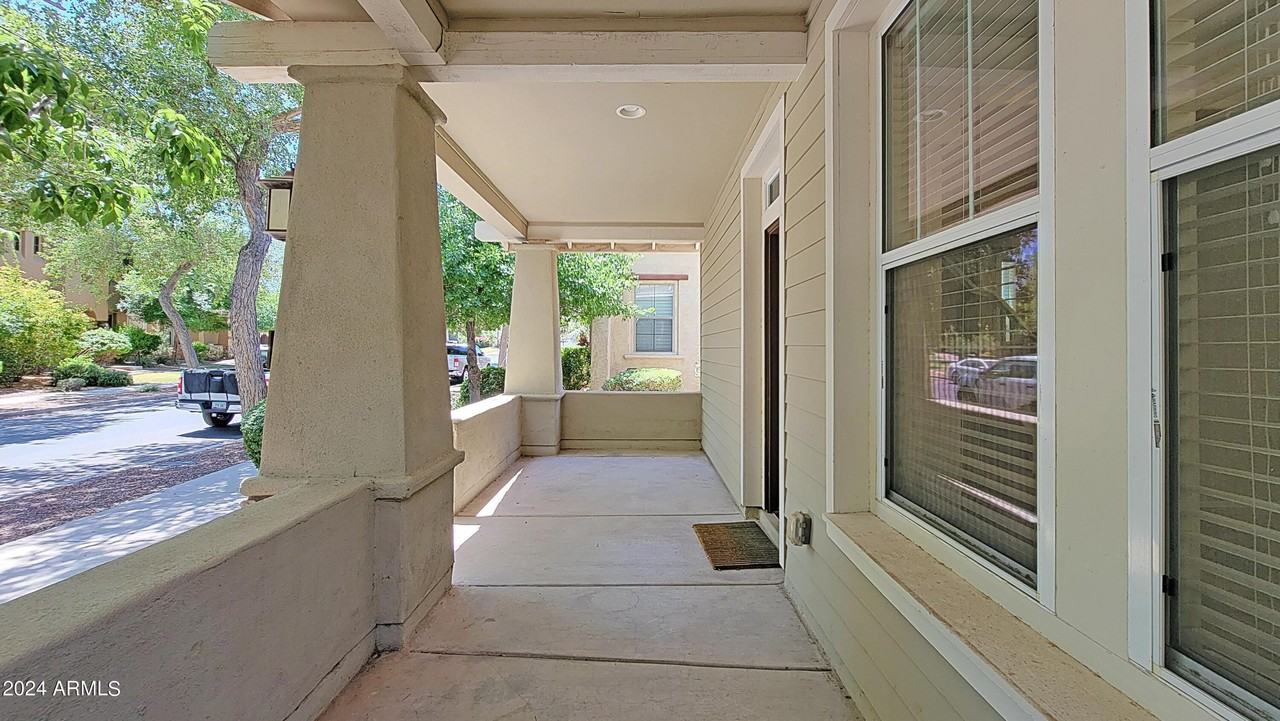 21156 W Elm Way - Photo 4 of 36