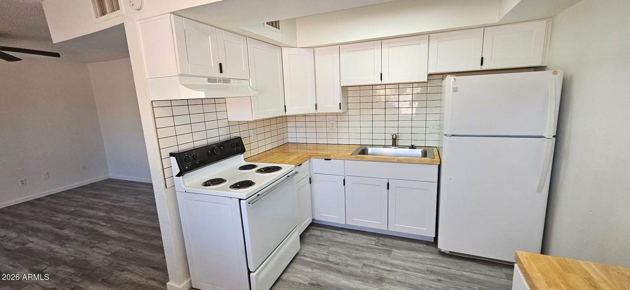 9222 N 35th Ave #3 - Photo 3 of 19