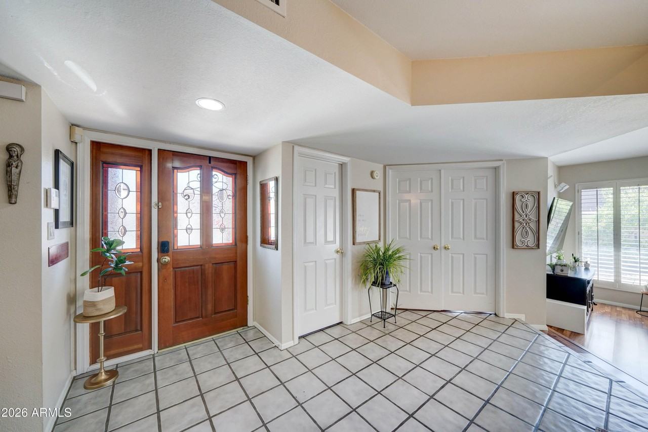 2511 E Shaw Butte Dr - Photo 3 of 35