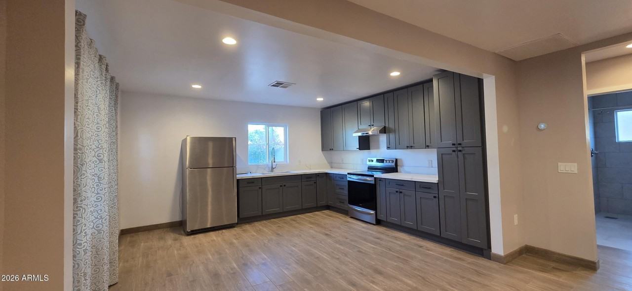 119 E Hill Dr - Photo 3 of 17