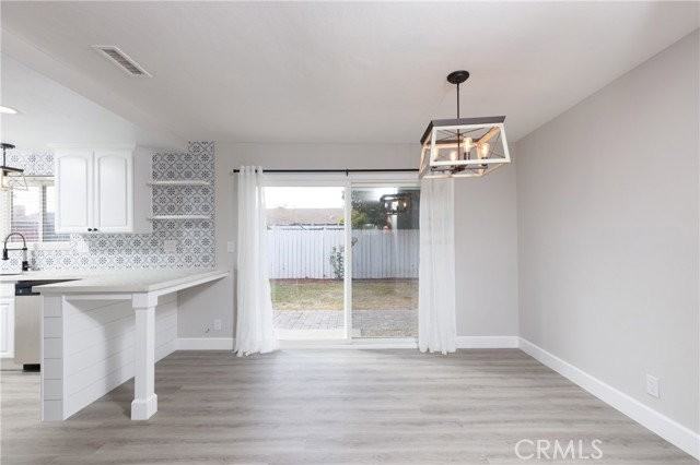 17121 Hague Ln - Photo 3 of 5