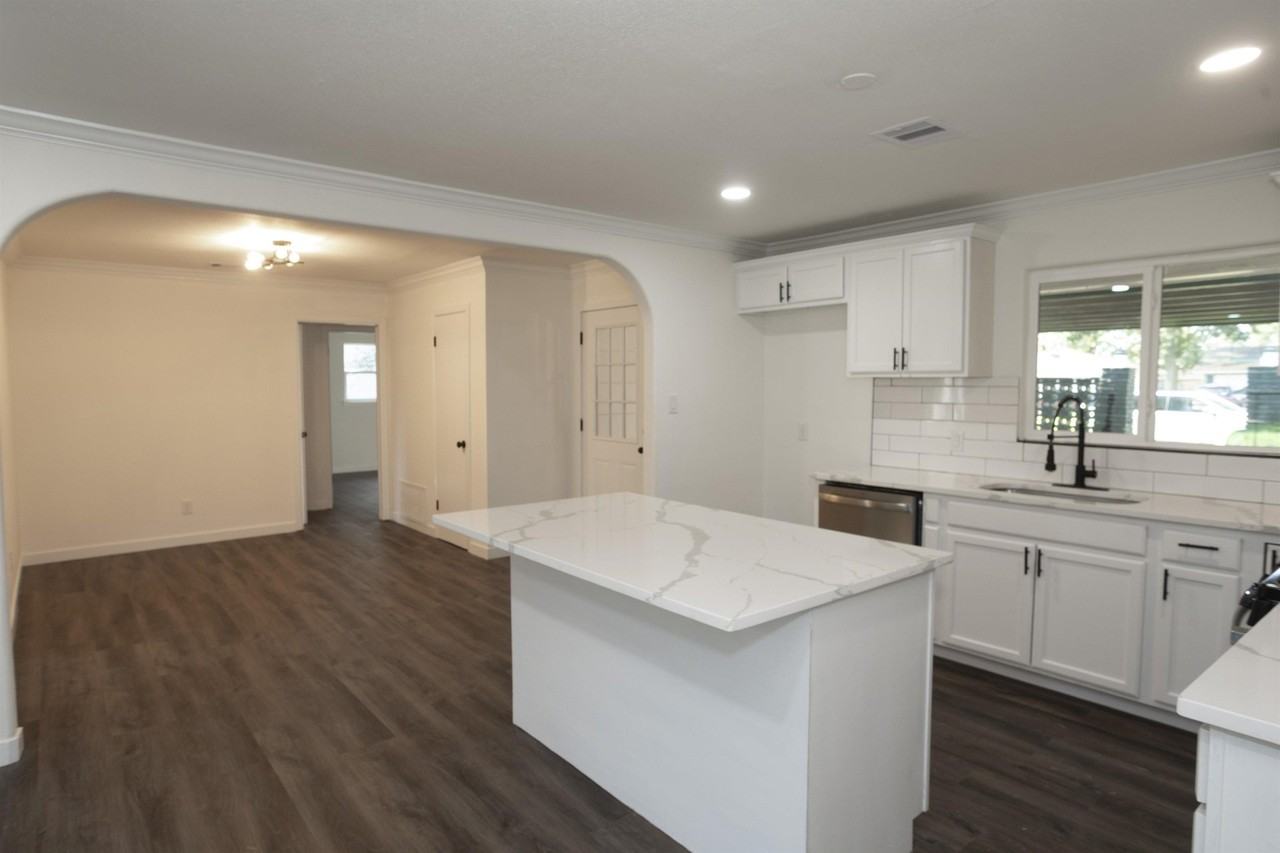 4650 Dellwood Ln - Photo 5 of 21