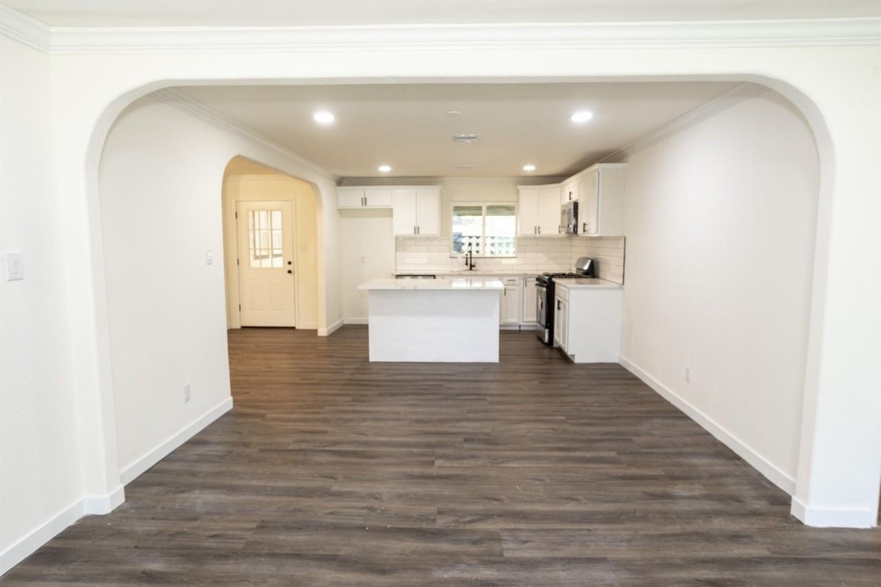 4650 Dellwood Ln - Photo 7 of 21