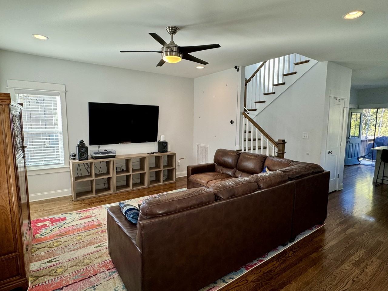 349 Queen Ave #1 - Photo 3 of 10