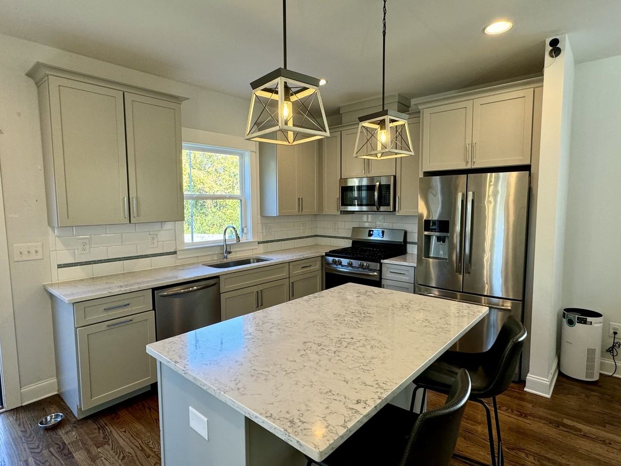 349 Queen Ave #1 - Photo 5 of 10