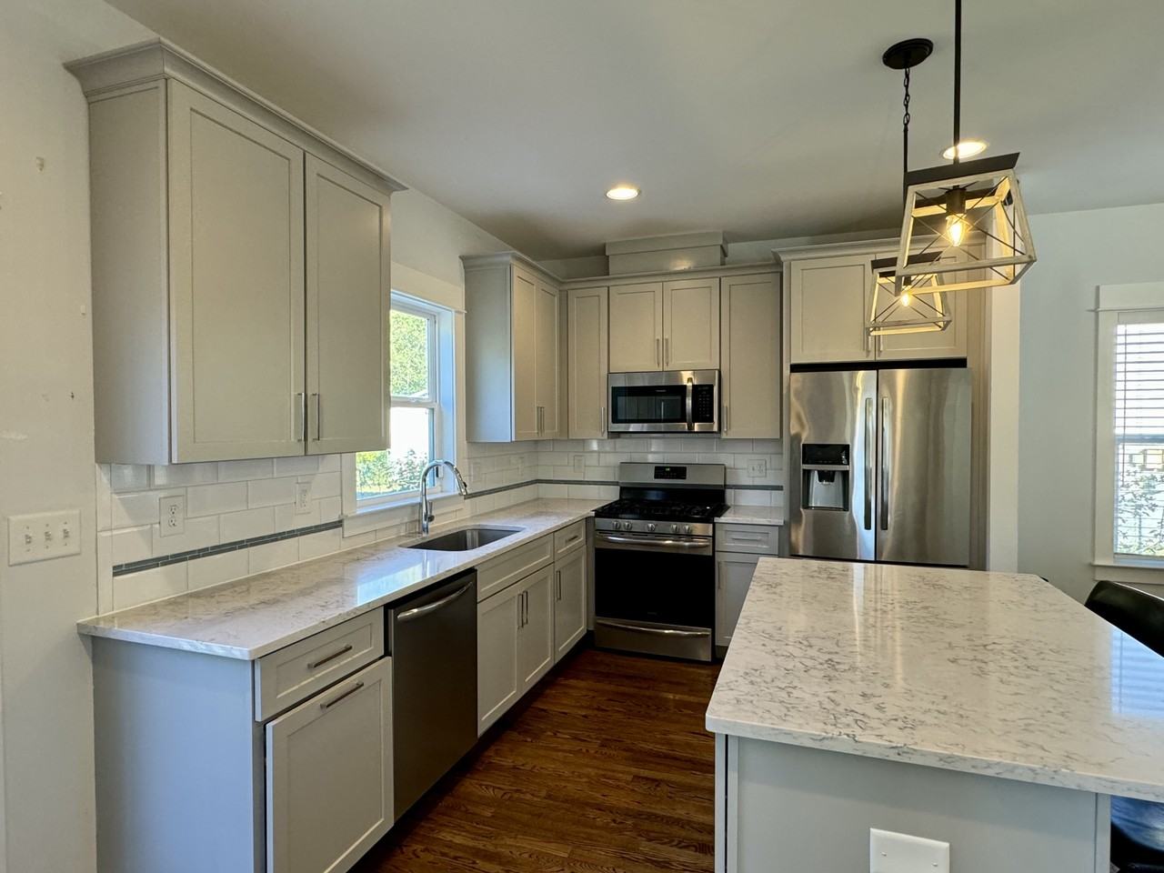 349 Queen Ave #1 - Photo 6 of 10