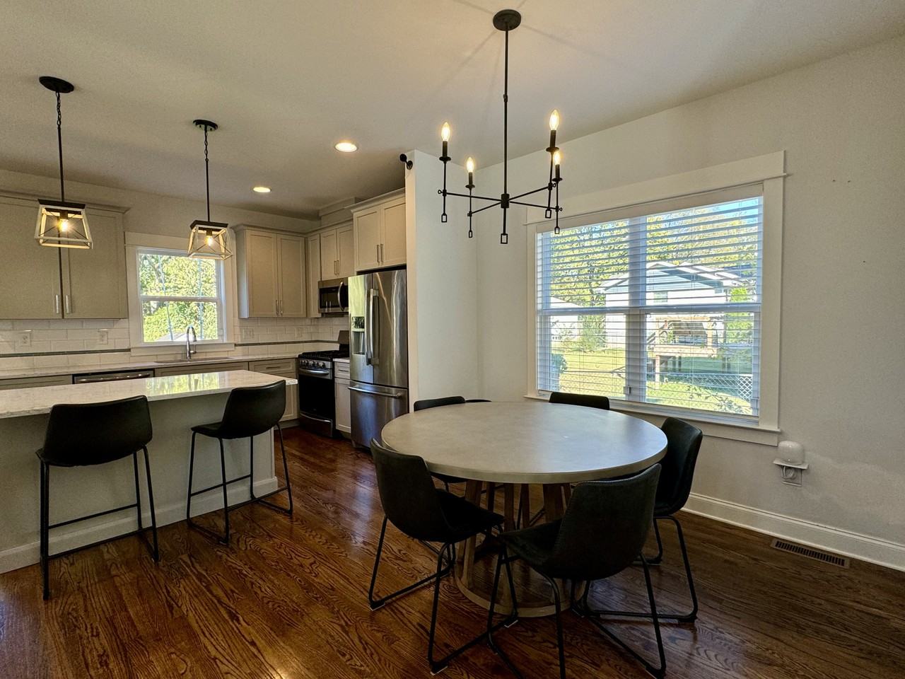 349 Queen Ave #1 - Photo 7 of 10