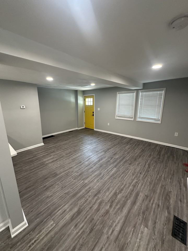 910 James St - Photo 3 of 25