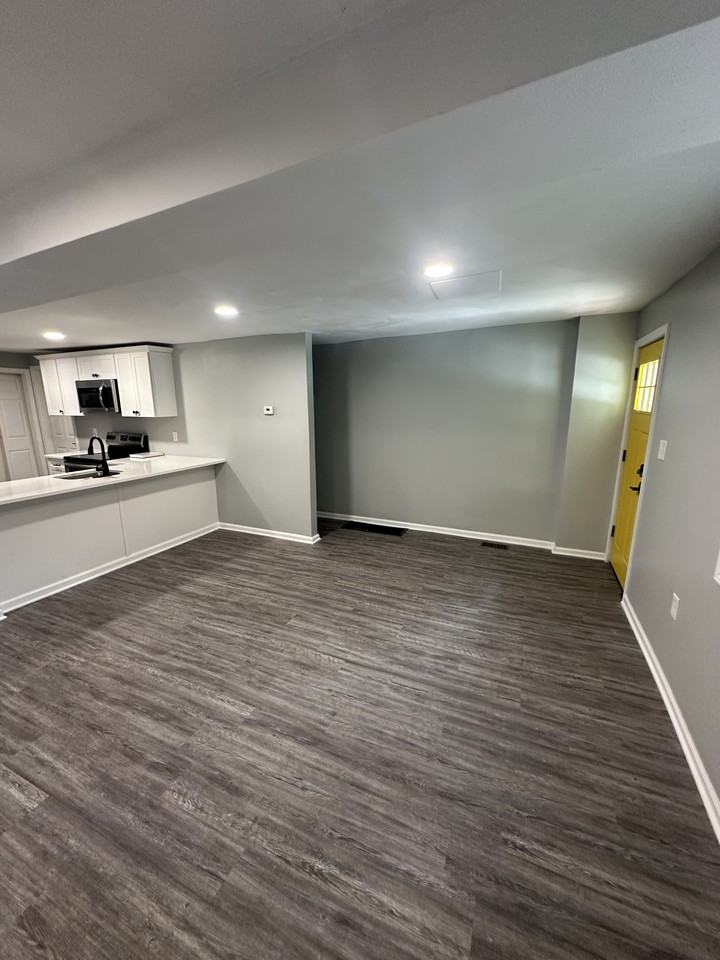 910 James St - Photo 4 of 25