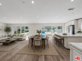 featured image of 5035 Zelzah Ave
