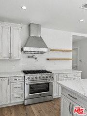 5035 Zelzah Ave - Photo 5 of 7