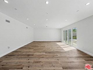 5035 Zelzah Ave - Photo 6 of 7