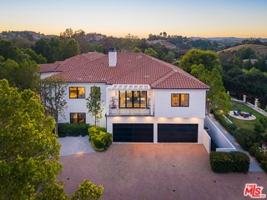 featured image of 5192 Parkway Calabasas