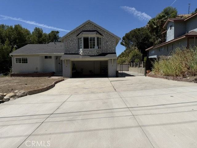 10459 Haines Canyon Ave - Photo 2 of 8