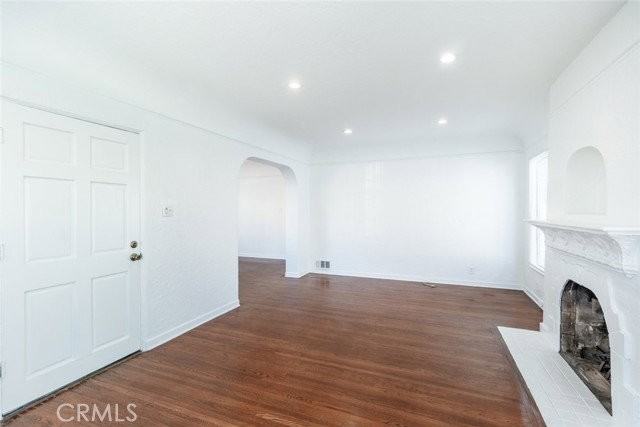 2230 Montrose Ave - Photo 3 of 7