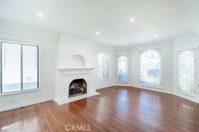 2230 Montrose Ave - Photo 5 of 7