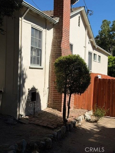 1824 Oakwood Ave - Photo 2 of 8