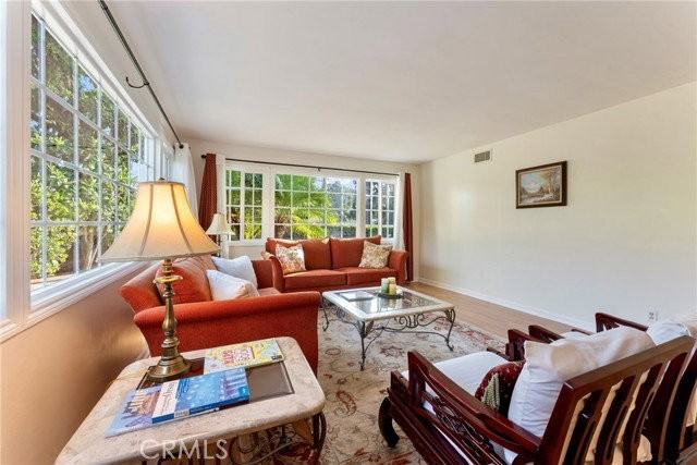 2423 San Pasqual St - Photo 4 of 8