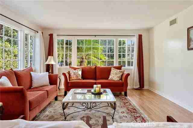 2423 San Pasqual St - Photo 6 of 8