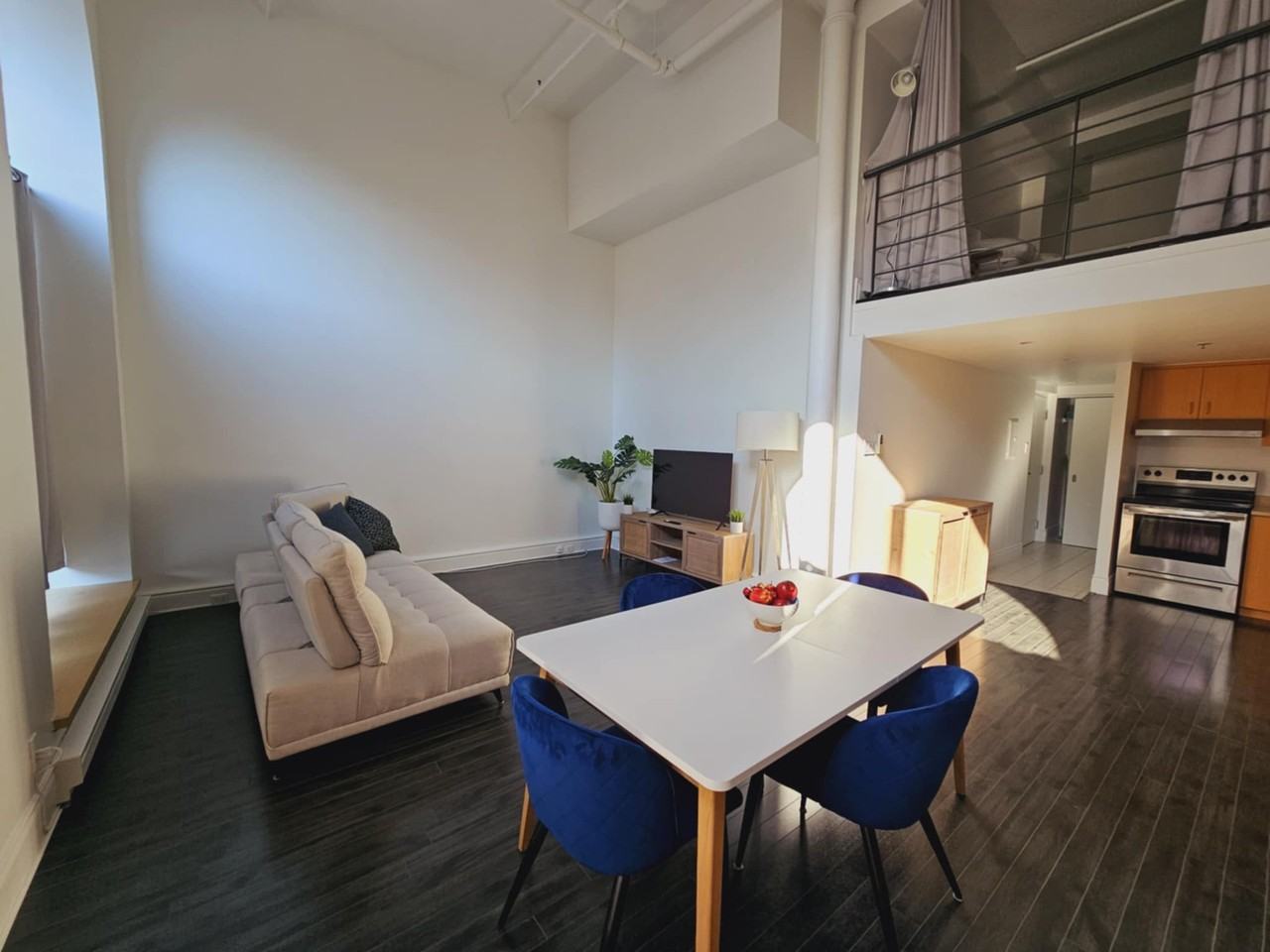 570 Boul Charest E — photo 1
