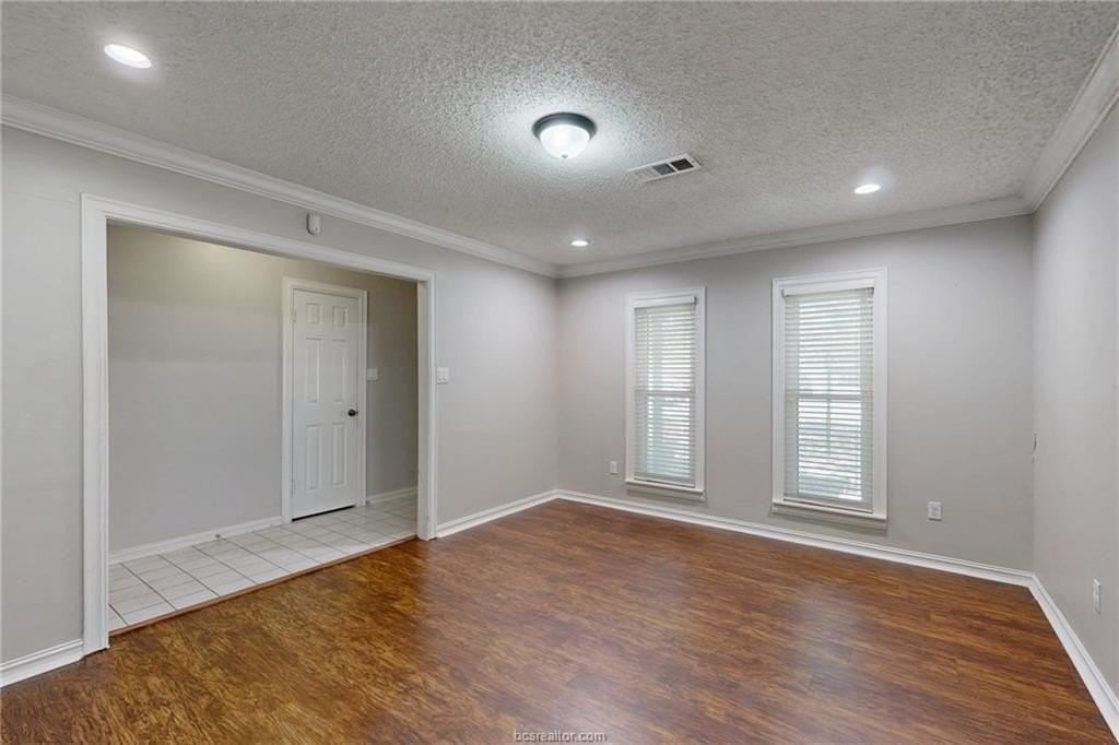 1407 Skrivanek Ct - Photo 3 of 39