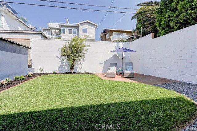 325 Avenue G - Photo 2 of 8