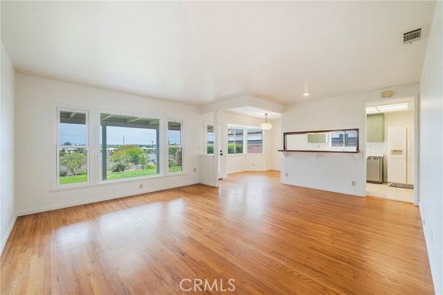 4503 Newton St - Photo 2 of 8
