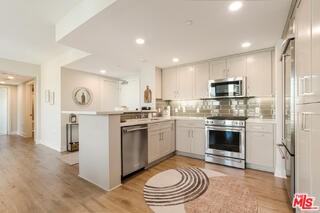 6030 Seabluff Dr #423 - Photo 4 of 8
